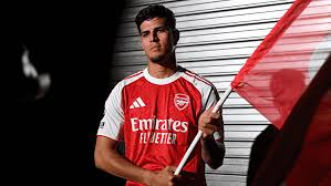 Perpindahan Pertama Musim Panas Terbongkar