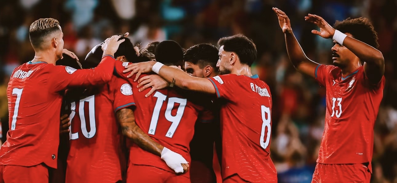 FERNANDES TETAP SANDANG KAPTEN MANCHESTER UNITED